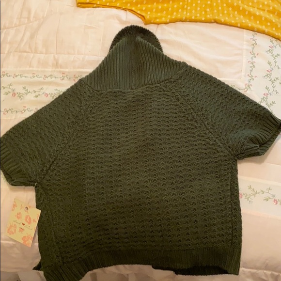 Top - Picture 2 of 2